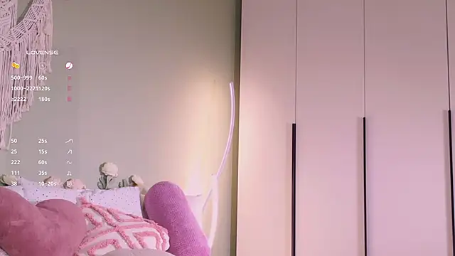 Snapshot of Rinas_secret chatting on 17, 10, 2025 Rinas secret online show from 17, 10, 2025