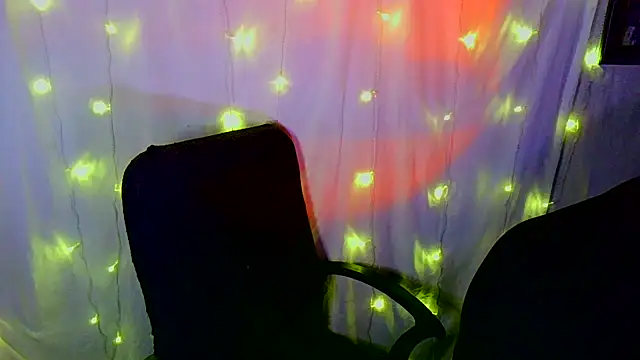 Snapshot of Victoria_Marks chatting on 18, 11, 2025 Victoria Marks online show from 18, 11, 2025