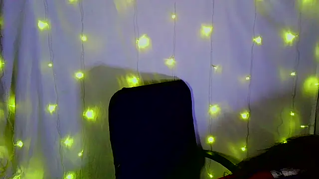 Snapshot of Victoria_Marks chatting on 21, 11, 2025 Victoria Marks online show from 21, 11, 2025