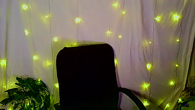 Snapshot of Victoria_Marks chatting on 30, 11, 2025 Victoria Marks online show from 30, 11, 2025