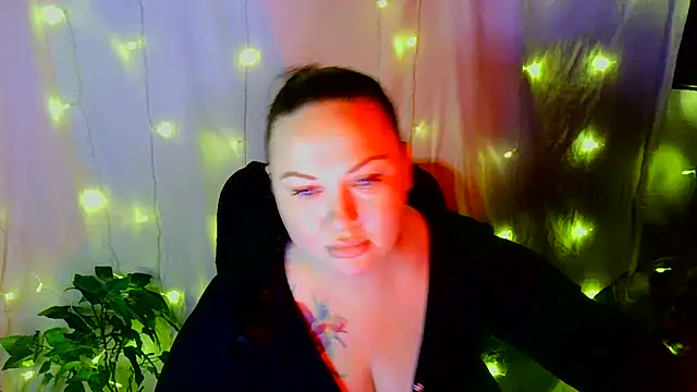 Snapshot of Victoria_Marks chatting on 2, 12, 2025 Victoria Marks online show from 2, 12, 2025