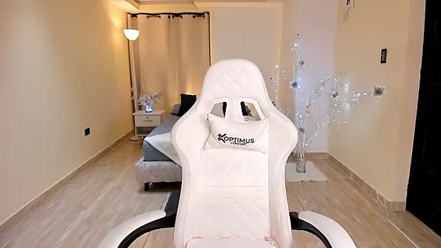 Snapshot of carleee_winter chatting on 6, 12, 2024 carleee winter online show from 6, 12, 2024