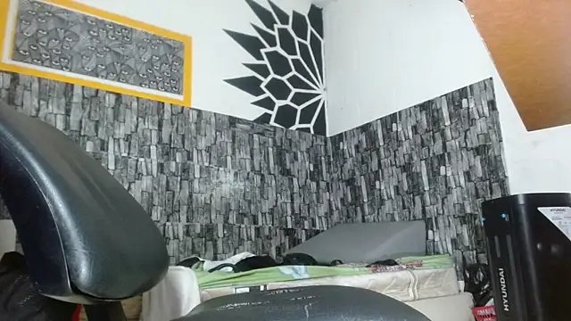 stripnolimits online show from 22, 4, 2026