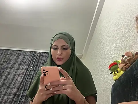 GumusGuray online show from 1, 2, 2025