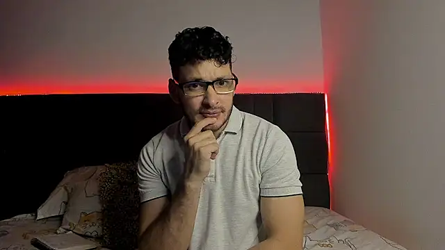 Snapshot of alejandro__2 chatting on 8, 9, 2025 alejandro 2 online show from 8, 9, 2025