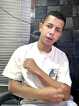 Snapshot of boy_bigcock24cm chatting on 4, 3, 2026 boy bigcock24cm online show from 4, 3, 2026