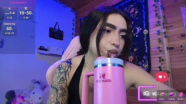 Snapshot of valenor_ chatting on 15, 9, 2025 valenor online show from 15, 9, 2025