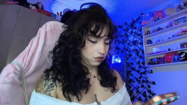 Snapshot of valenor_ chatting on 8, 5, 2026 valenor online show from 8, 5, 2026