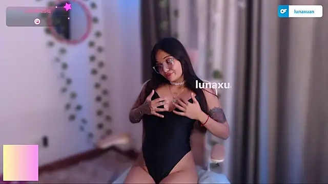 Snapshot of LunaXuan chatting on 22, 3, 2025 LunaXuan online show from 22, 3, 2025