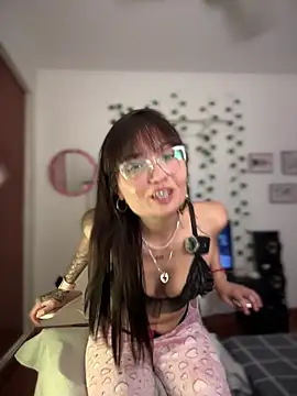 Snapshot of LunaXuan chatting on 20, 11, 2025 LunaXuan online show from 20, 11, 2025