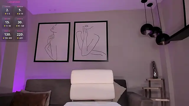 NiaHolland online show from 3, 3, 2025