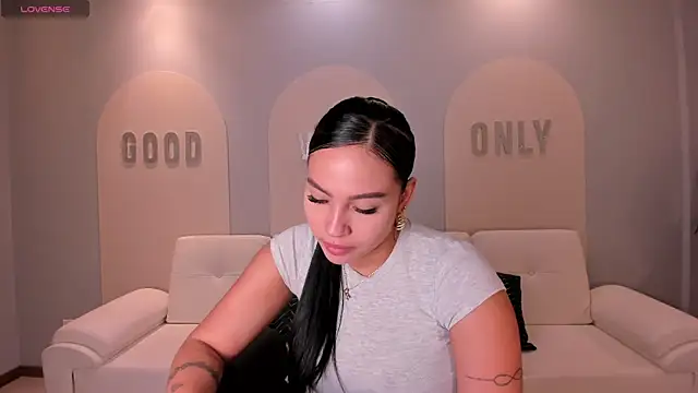 Snapshot of MollyJones_ chatting on 17, 6, 2026 MollyJones online show from 17, 6, 2026