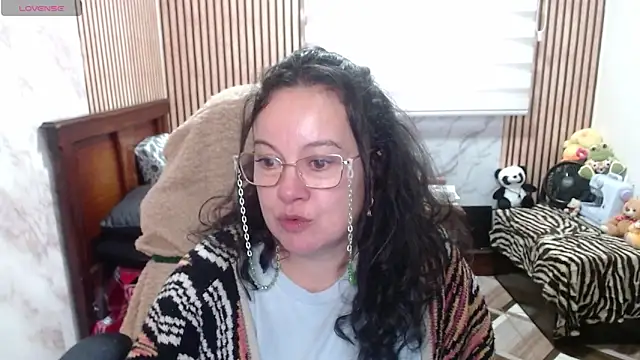 Sonialorens  online show from 16, 4, 2026