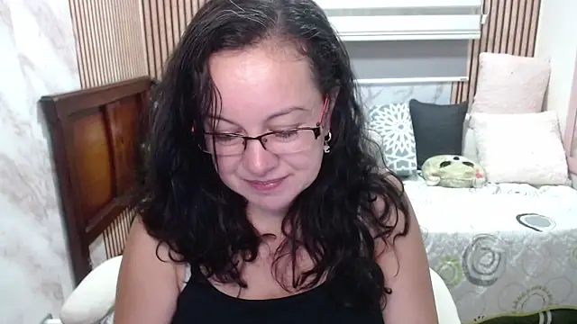 Sonialorens  online show from 10, 6, 2026