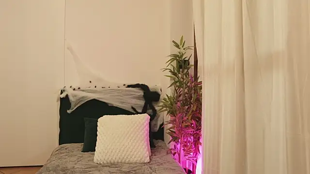 Snapshot of Luna_Riva chatting on 23, 10, 2025 Luna Riva online show from 23, 10, 2025