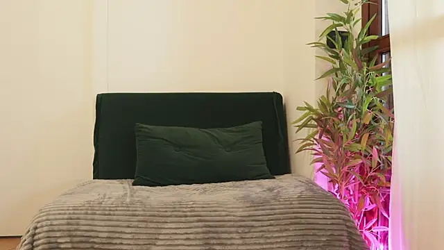 Snapshot of Luna_Riva chatting on 6, 11, 2025 Luna Riva online show from 6, 11, 2025