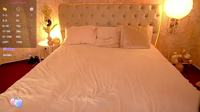 Snapshot of MirandaHobbs chatting on 6, 3, 2025 MirandaHobbs online show from 6, 3, 2025