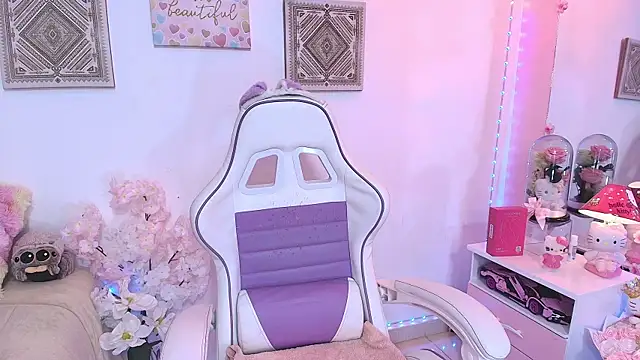 Snapshot of Foxy_Megan chatting on 29, 9, 2025 Foxy Megan online show from 29, 9, 2025