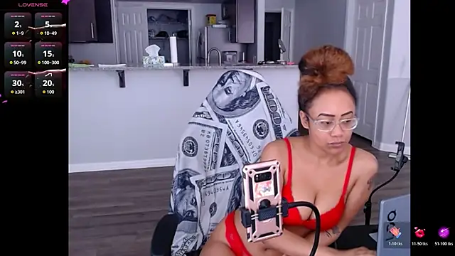 Snapshot of RylHoneyy chatting on 7, 6, 2026 RylHoneyy online show from 7, 6, 2026