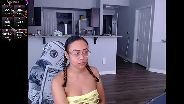 Snapshot of RylHoneyy chatting on 10, 6, 2026 RylHoneyy online show from 10, 6, 2026