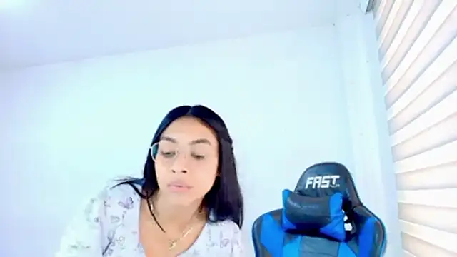 sophiax-x online show from 18, 4, 2026