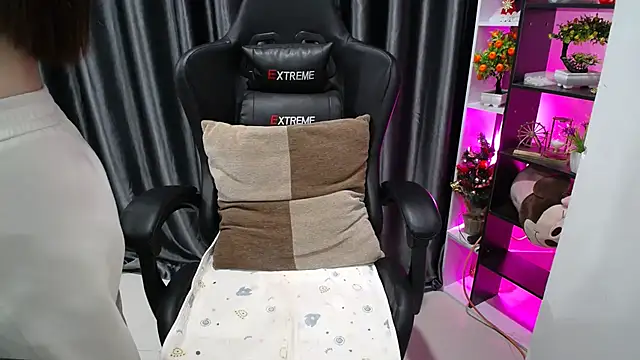 Yuki-yio online show from 19, 2, 2025