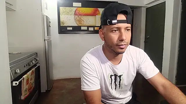 Snapshot of thommerxxx chatting on 25, 5, 2026 thommerxxx online show from 25, 5, 2026