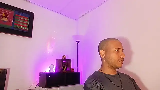Snapshot of thommerxxx chatting on 6, 6, 2026 thommerxxx online show from 6, 6, 2026