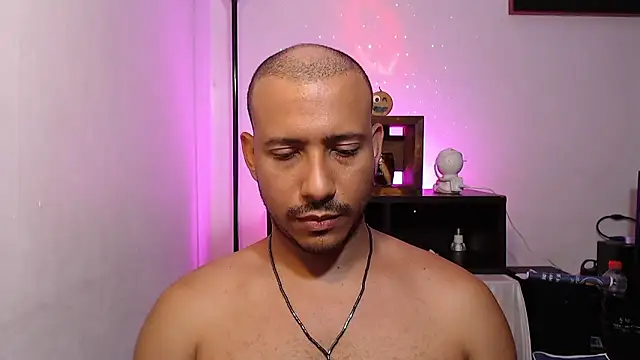 Snapshot of thommerxxx chatting on 10, 6, 2026 thommerxxx online show from 10, 6, 2026