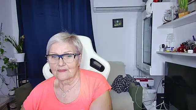 Selenna57 online show from 7, 4, 2026