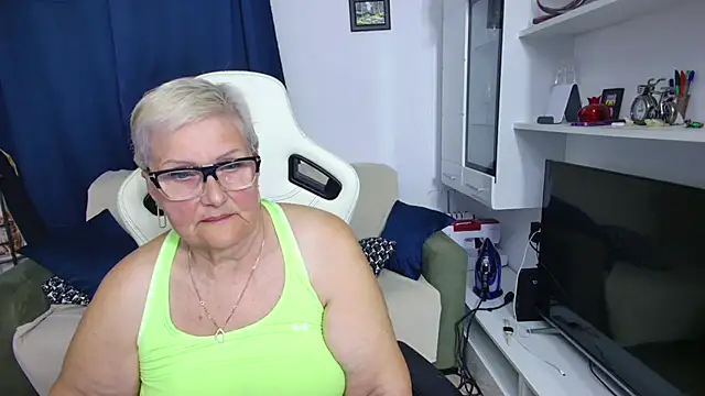 Selenna57 online show from 5, 5, 2026