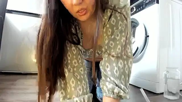 MiaMarrone online show from 3, 6, 2026