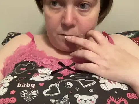 Snapshot of ParisNova chatting on 5, 2, 2025 ParisNova online show from 5, 2, 2025