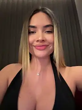 Snapshot of AnaCarrera chatting on 17, 11, 2025 AnaCarrera online show from 17, 11, 2025