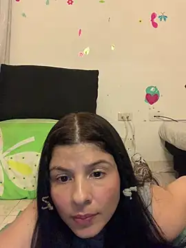 Estefani 32 online show from 27, 4, 2026