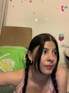 Estefani 32 online show from 28, 4, 2026