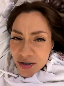 Snapshot of SamyJones9 chatting on 22, 9, 2025 SamyJones9 online show from 22, 9, 2025