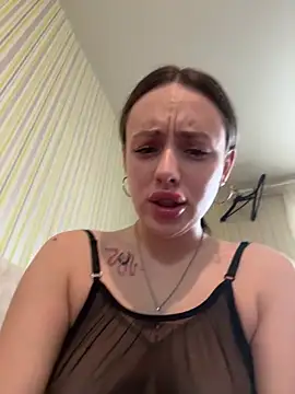 Lisaaan online show from 28, 2, 2025