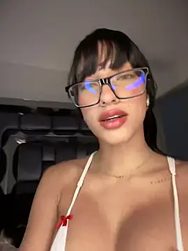 Snapshot of DulceLenns chatting on 8, 3, 2025 DulceLenns online show from 8, 3, 2025