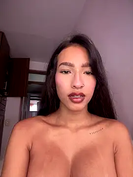 Snapshot of DulceLenns chatting on 9, 10, 2025 DulceLenns online show from 9, 10, 2025