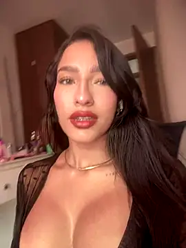 Snapshot of DulceLenns chatting on 7, 11, 2025 DulceLenns online show from 7, 11, 2025