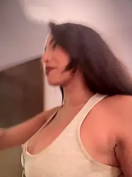 Snapshot of DulceLenns chatting on 27, 11, 2025 DulceLenns online show from 27, 11, 2025