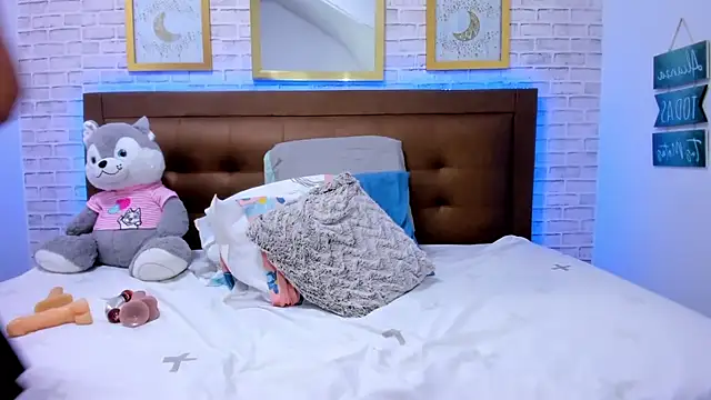 olivia love  online show from 8, 1, 2025