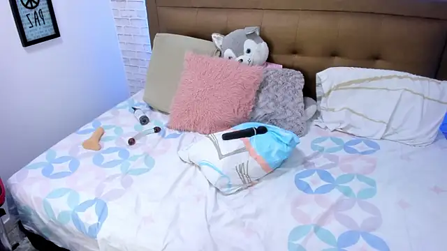 olivia love  online show from 9, 3, 2025