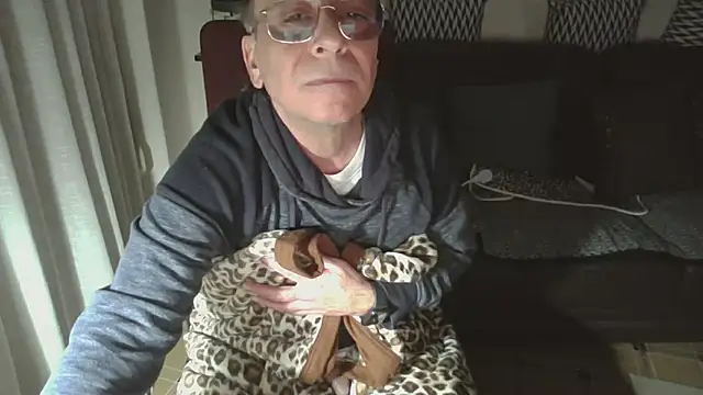 Snapshot of HETEREOMAN chatting on 15, 12, 2025 HETEREOMAN online show from 15, 12, 2025