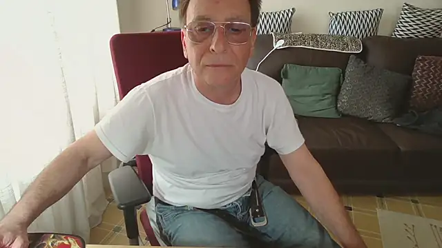 Snapshot of HETEREOMAN chatting on 11, 4, 2026 HETEREOMAN online show from 11, 4, 2026