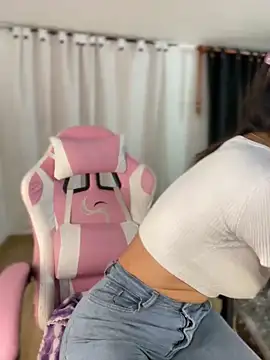 Snapshot of MiaJones21 chatting on 17, 1, 2025 MiaJones21 online show from 17, 1, 2025