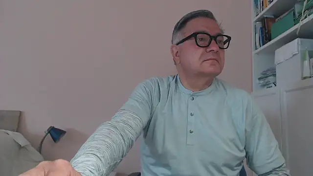 Snapshot of YOU6me chatting on 6, 5, 2026 YOU6me online show from 6, 5, 2026