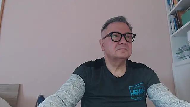 Snapshot of YOU6me chatting on 11, 5, 2026 YOU6me online show from 11, 5, 2026
