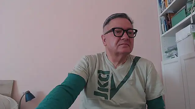Snapshot of YOU6me chatting on 15, 5, 2026 YOU6me online show from 15, 5, 2026